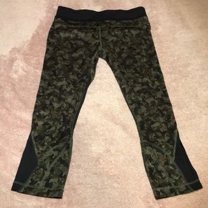 Lululemon Crop Pants - Camo - Size 6